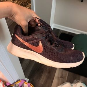 Dark purple and rose gold Nikes 😍